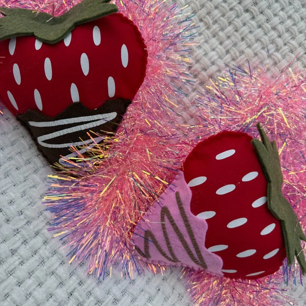 Strawberry felt wreath attachment/ strawberry decor/ home decor